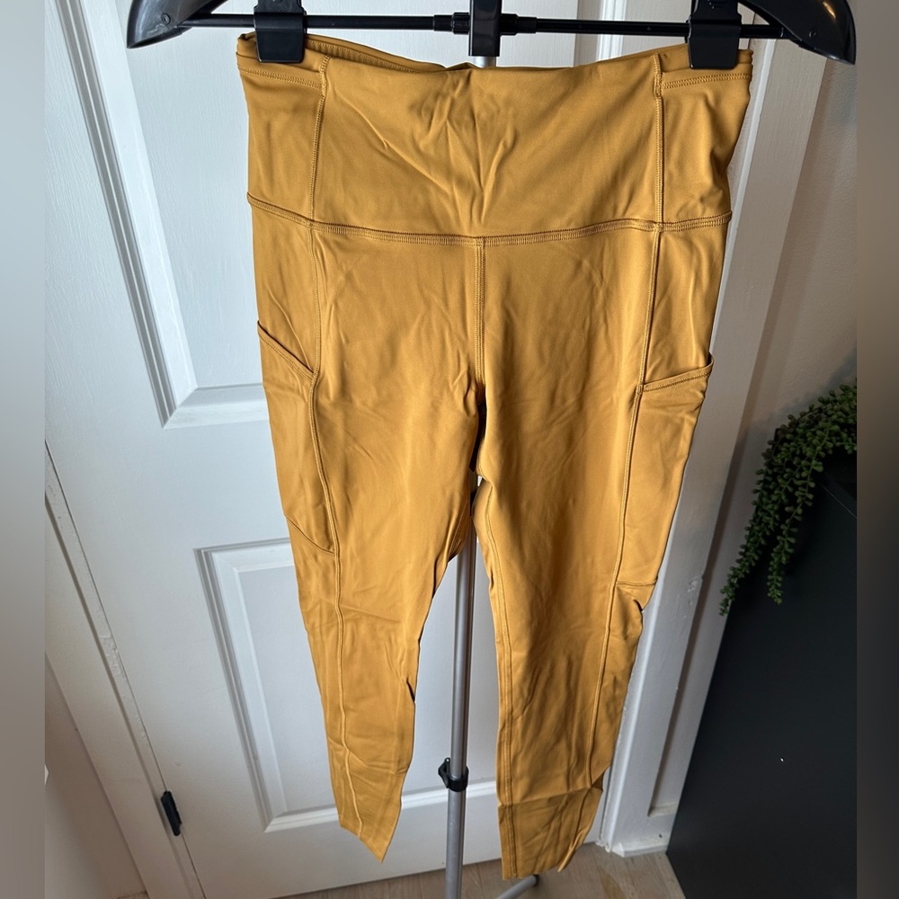 Lululemon Mustard Leggings Size 8 NWOT